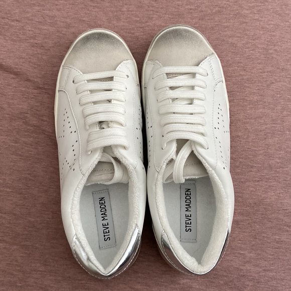 Steve Madden star sneakers size 8 - Picture 3 of 6